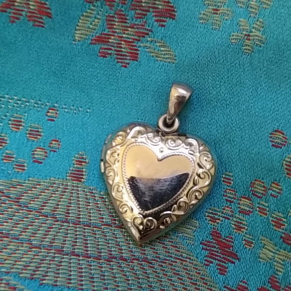 None Jewelry - Heart lockit